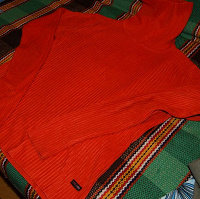 Отдается в дар Оранжевый свитер «Colins»