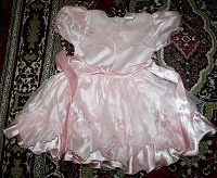Отдается в дар Нарядное платье на двух-трёхлетнюю малышку