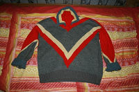 Отдается в дар Тёплый свитер унисекс.