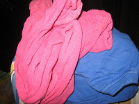 Отдается в дар розовые колготки и голубая футболка (Х/Б) для девочки лет 8