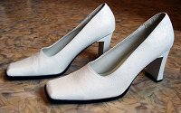 Отдается в дар белые туфли женские р.39
