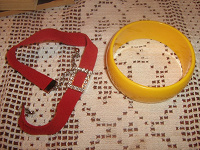 Отдается в дар Украшения: жёлтый браслет и красный «ошейник»