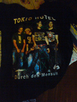 Отдается в дар Футболка с Tokio Hotel.
