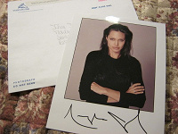 Отдается в дар Автограф Анджелины Джоли.