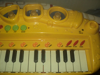 Отдается в дар Детский синтезатор (пианино)