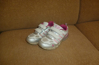 Отдается в дар Обувь (туфли, кроссовки, сапоги) для девочки размер 31