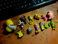 Отдается в дар Kinder surprise/Киндер сюрприз, 12 шт.