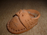 Отдается в дар Башмачок глиняный в коллекцию