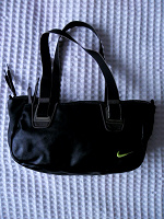 Отдается в дар Спортивная сумочка Nike.