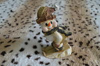 Отдается в дар Смешной снеговик на лыжах :)