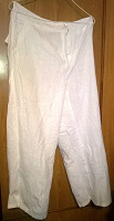 Отдается в дар Белые брюки из тонкой жатой х/б ткани.