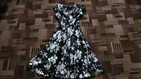 Отдается в дар летнее платье в цветочки на 44 размер.