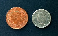 Отдается в дар One penny 2005, five pence 1990