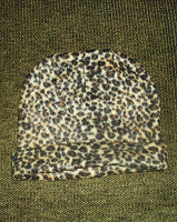 Отдается в дар Женская демисезонная шапка в леопардовом стиле