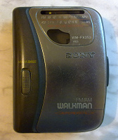 Отдается в дар Sony walkman кассетный плеер с радио
