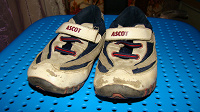 Отдается в дар кроссовки Ascot 28 размер.