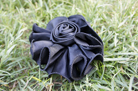Отдается в дар Черная заколка-роза