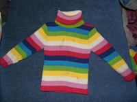 Отдается в дар тёплый и яркий свитер для девочки
