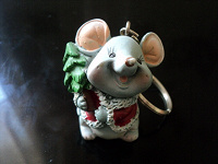 Отдается в дар Брелок новогодний: Мышка с елочкой