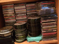 Отдается в дар Коллекция дисков с музыкой