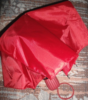 Отдается в дар Красный зонтик