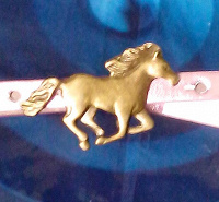 Отдается в дар Ремешок женский розовый, с лошадкой