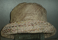 Отдается в дар Осенне-весенний комплект = шляпа + сумочка