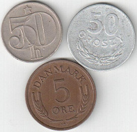Отдается в дар Три разные монетки.