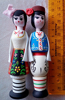 Отдается в дар Деревянные фигурки — девочка и мальчик в национальных костюмах (Болгария)