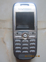 Отдается в дар Старенький телефон Sony Ericsson без батареї