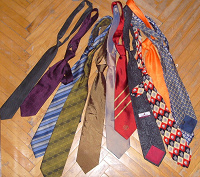 Отдается в дар 12 мужских галстуков