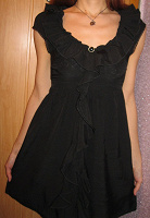 Отдается в дар Черное платье с нежным кружевом Miss Selfridge (S)