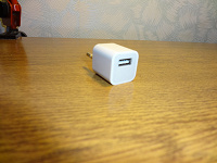 Отдается в дар Зарядное устройство для iPhone 4S.
