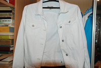 Отдается в дар Белая джинсовая куртка