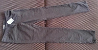 Отдается в дар Вельветовые штаны женские 46р. и плотные джинсы на подростка.