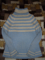 Отдается в дар Теплый свитер.
