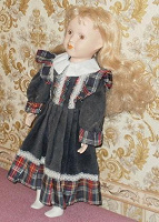 Отдается в дар Фарфоровая кукла 35 см