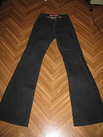 Отдается в дар чёрные джинсы-клёш GUESS, 28 размер