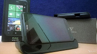 Отдается в дар смартфон HTC TITAN и девайсы к нему