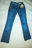 Отдается в дар Романтичные джинсы новые с ярлычком на изящную фигурку 40-42