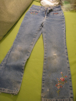 Отдается в дар джинсы для девочки 128-134, 2 пары