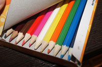 Отдается в дар цветные карандаши — 12 цветов. Новые
