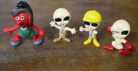 Отдается в дар Маленькие игрушки: инопланетяне и смурф
