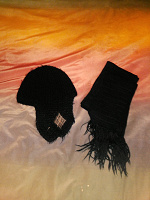 Отдается в дар Комплект: шапка + шарф черного цвета