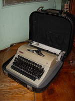 Отдается в дар Раритетная пишущая машинка