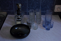 Отдается в дар Стекло: бутылки, стопки, стакан и салатник