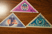 Отдается в дар почтовые марки — треугольные