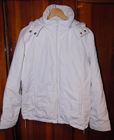 Отдается в дар Куртка белая демисезонная (3 фото)