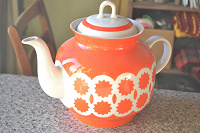 Отдается в дар Гигантский керамический чайник: привет из ссср! Красота.