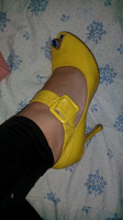 Отдается в дар жёлтые туфли
